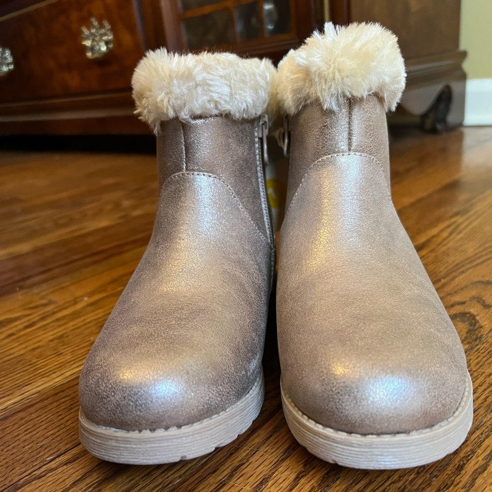 Girls Cat & Jack winter boots